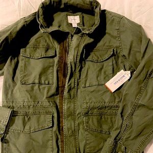 Men’s jacket. NWT. Size L. Military style green